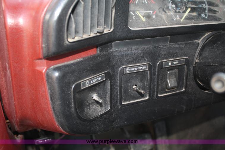 image for item B6525 1987 Ford F350 tow truck