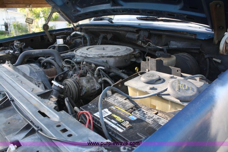 image for item B6525 1987 Ford F350 tow truck