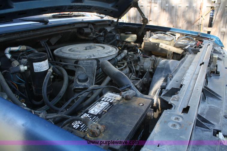 image for item B6525 1987 Ford F350 tow truck