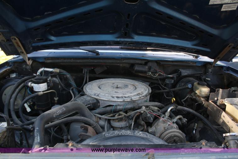 image for item B6525 1987 Ford F350 tow truck