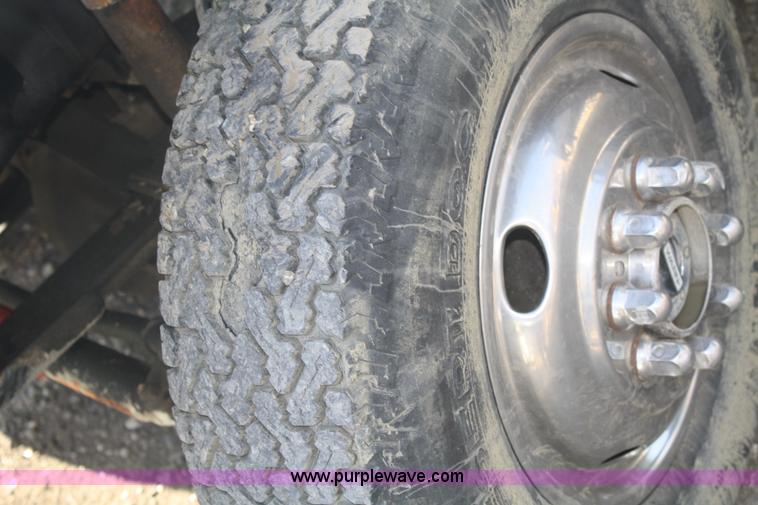 image for item B6525 1987 Ford F350 tow truck