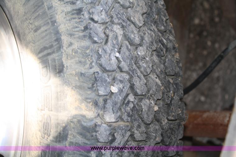 image for item B6525 1987 Ford F350 tow truck