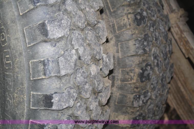 image for item B6525 1987 Ford F350 tow truck