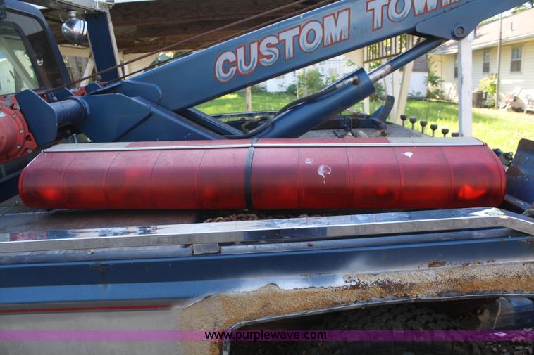 image for item B6525 1987 Ford F350 tow truck