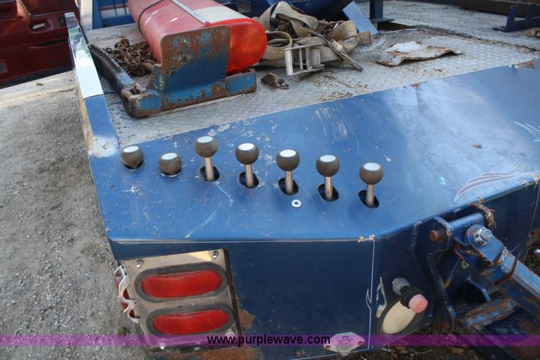 image for item B6525 1987 Ford F350 tow truck