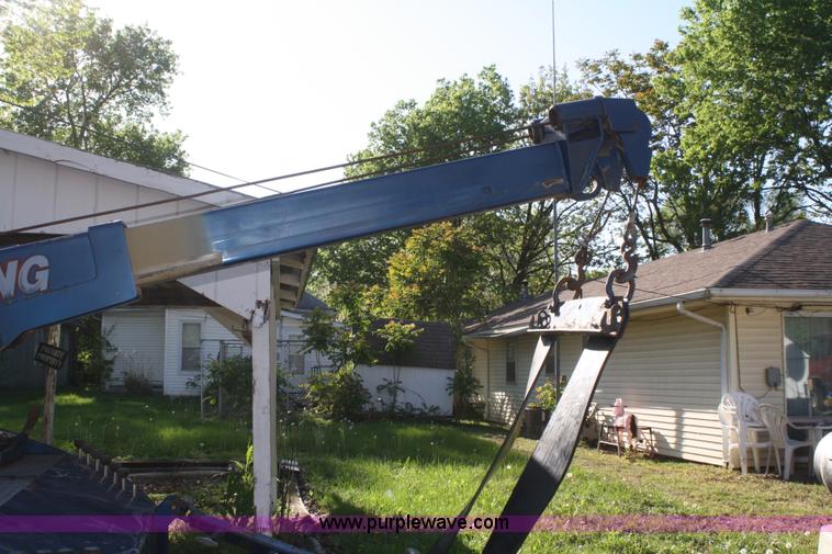 image for item B6525 1987 Ford F350 tow truck