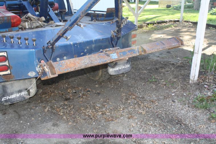 image for item B6525 1987 Ford F350 tow truck