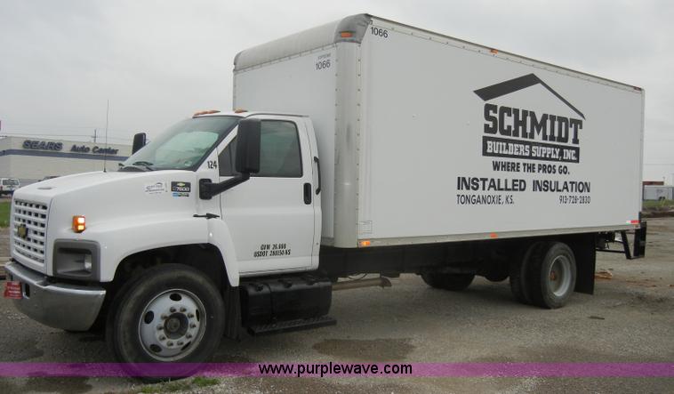 image for item C4264 2004 Chevrolet C7500 insulation truck