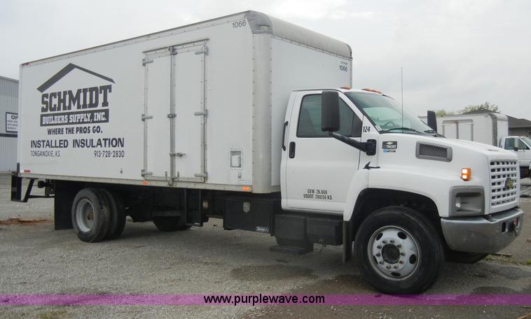 image for item C4264 2004 Chevrolet C7500 insulation truck