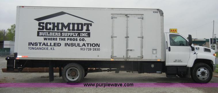 image for item C4264 2004 Chevrolet C7500 insulation truck
