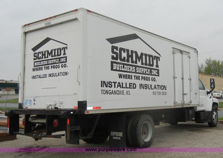 image for item C4264 2004 Chevrolet C7500 insulation truck