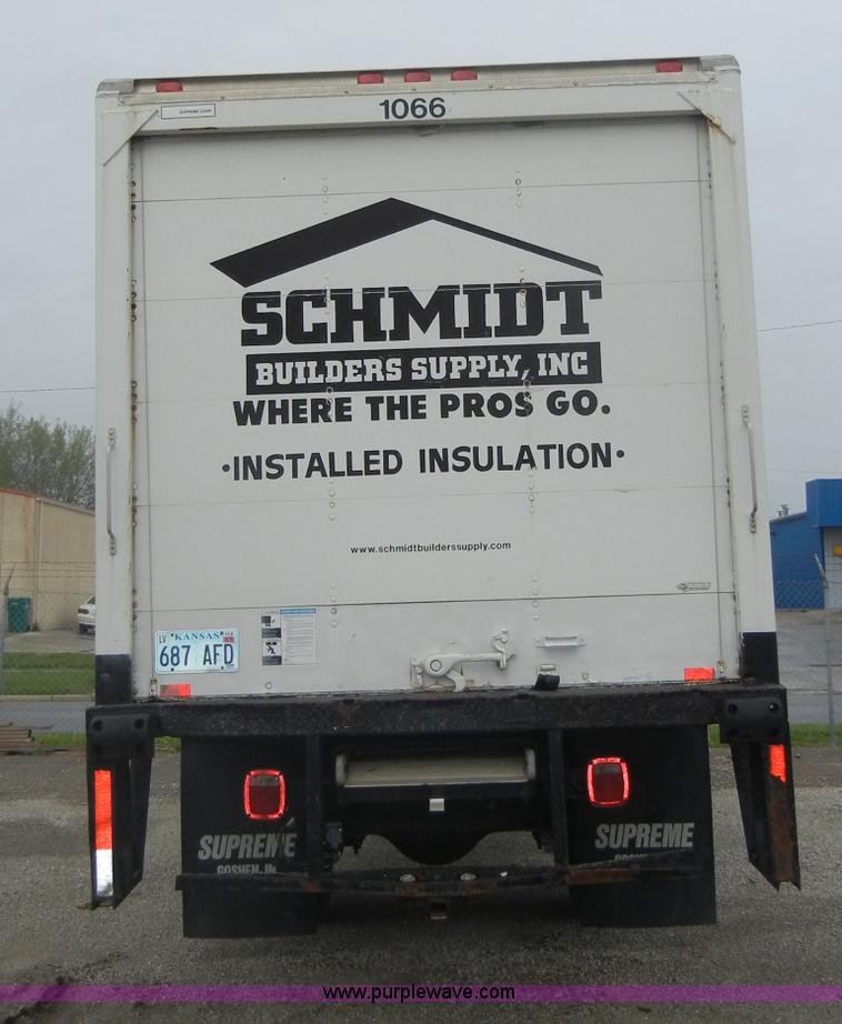 image for item C4264 2004 Chevrolet C7500 insulation truck