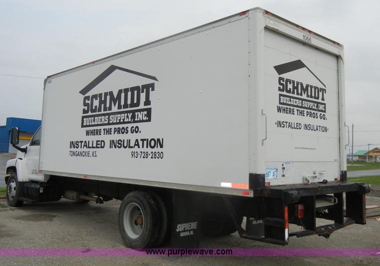image for item C4264 2004 Chevrolet C7500 insulation truck