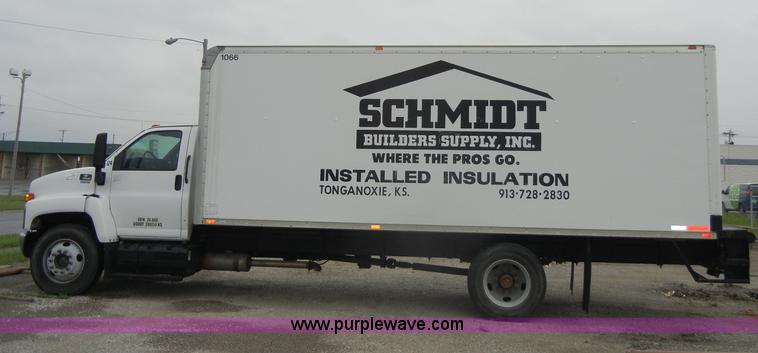 image for item C4264 2004 Chevrolet C7500 insulation truck