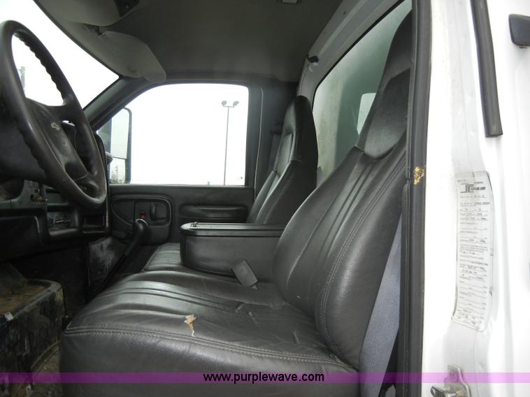 image for item C4264 2004 Chevrolet C7500 insulation truck