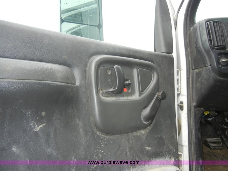 image for item C4264 2004 Chevrolet C7500 insulation truck