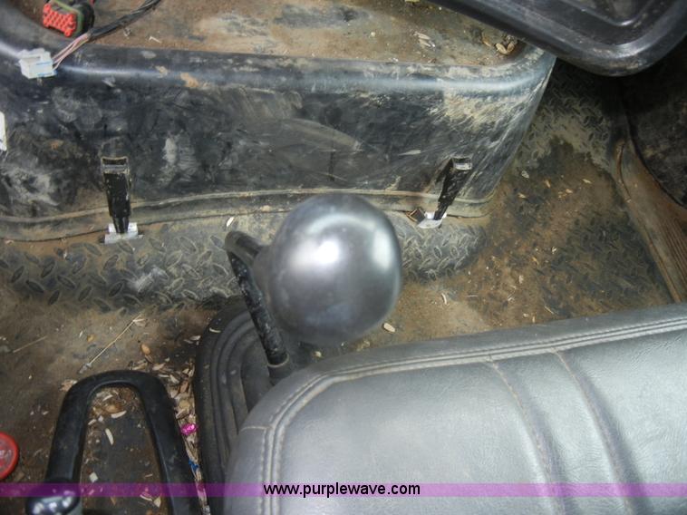 image for item C4264 2004 Chevrolet C7500 insulation truck