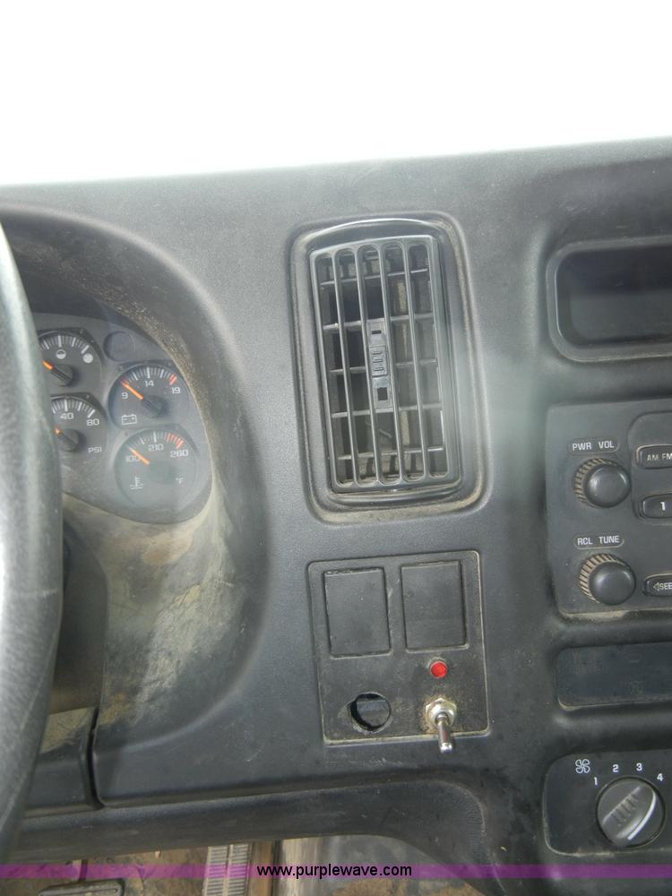 image for item C4264 2004 Chevrolet C7500 insulation truck