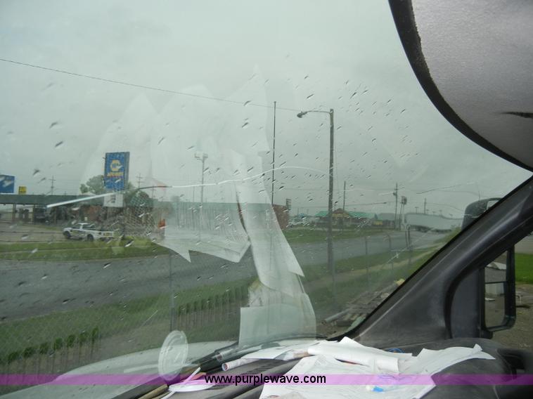 image for item C4264 2004 Chevrolet C7500 insulation truck