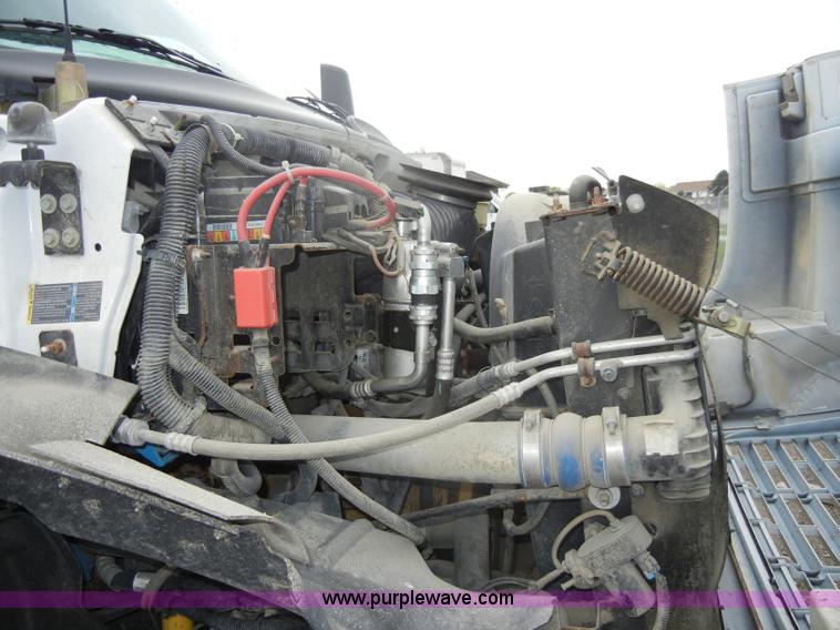 image for item C4264 2004 Chevrolet C7500 insulation truck