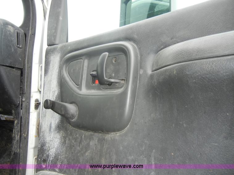 image for item C4264 2004 Chevrolet C7500 insulation truck