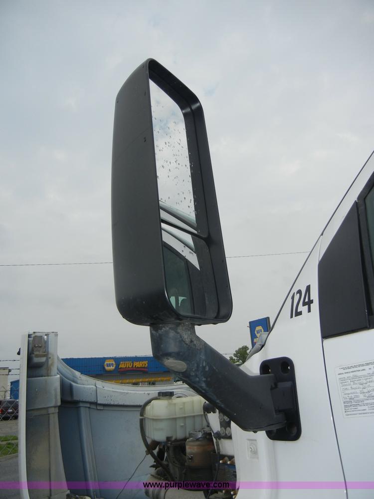 image for item C4264 2004 Chevrolet C7500 insulation truck