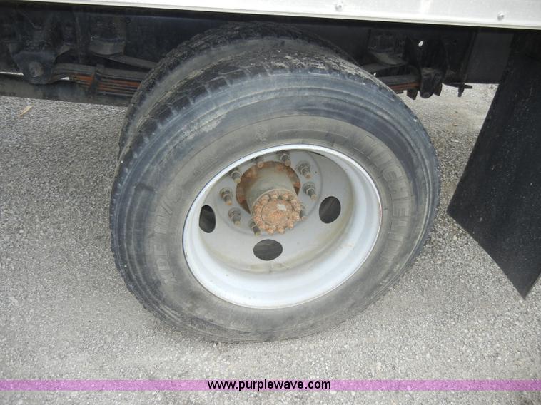 image for item C4264 2004 Chevrolet C7500 insulation truck