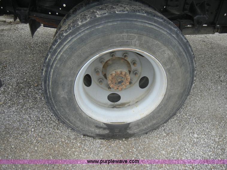 image for item C4264 2004 Chevrolet C7500 insulation truck