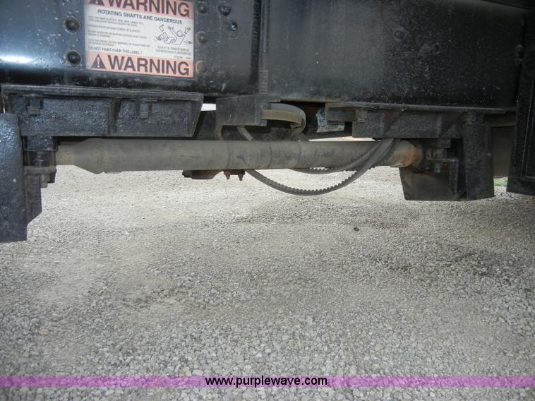 image for item C4264 2004 Chevrolet C7500 insulation truck