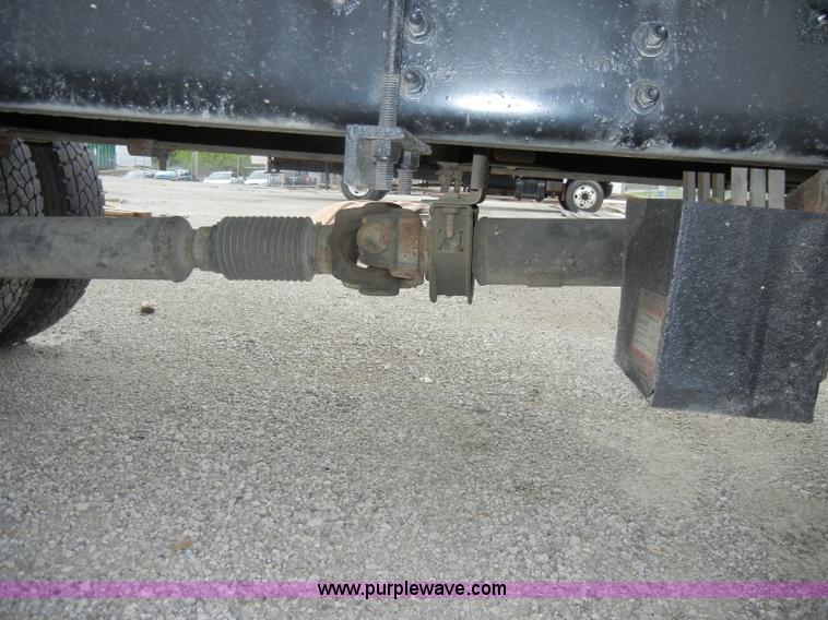 image for item C4264 2004 Chevrolet C7500 insulation truck