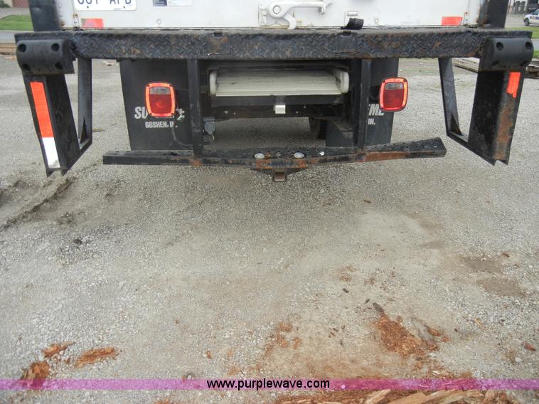 image for item C4264 2004 Chevrolet C7500 insulation truck