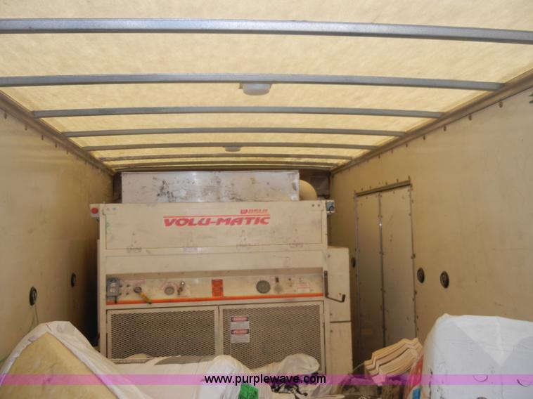 image for item C4264 2004 Chevrolet C7500 insulation truck