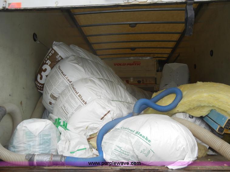 image for item C4264 2004 Chevrolet C7500 insulation truck