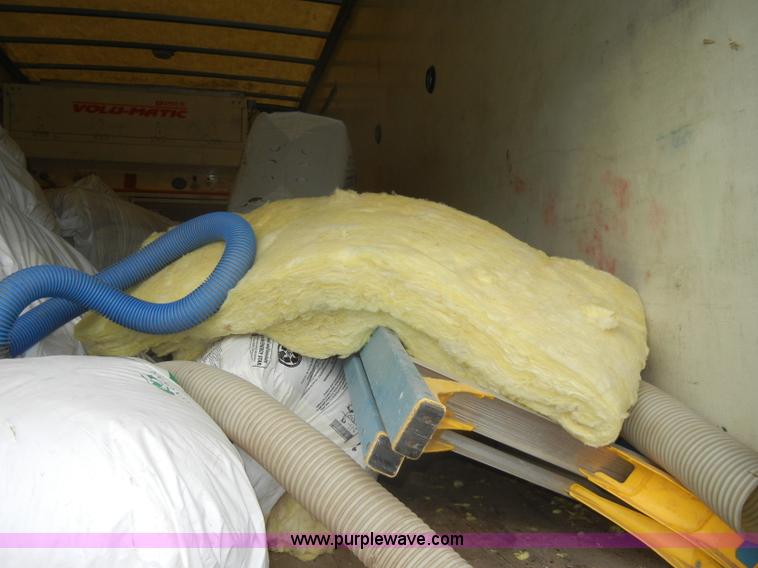 image for item C4264 2004 Chevrolet C7500 insulation truck