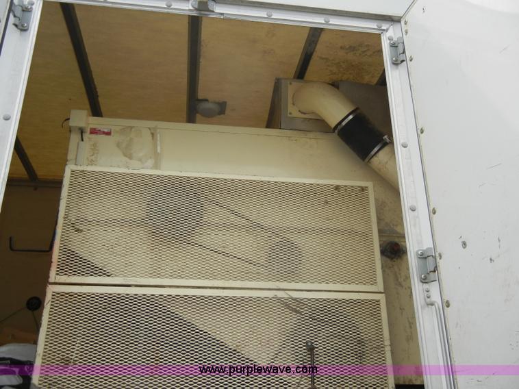 image for item C4264 2004 Chevrolet C7500 insulation truck