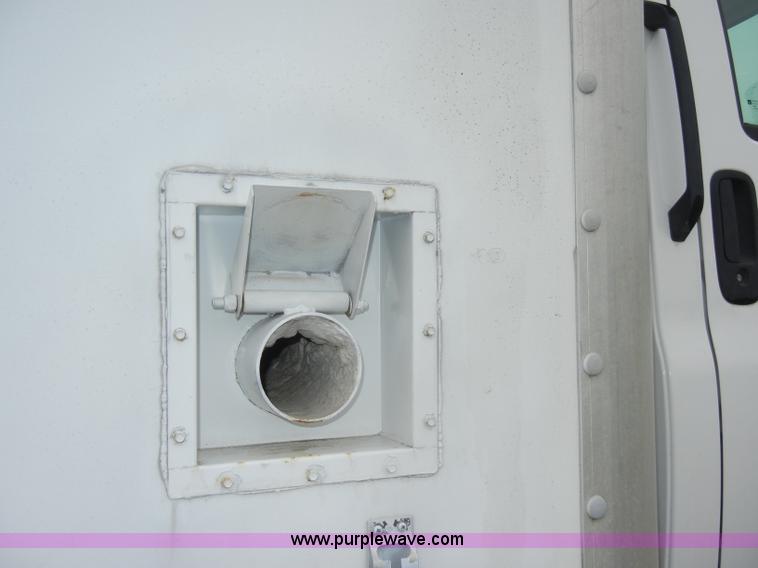 image for item C4264 2004 Chevrolet C7500 insulation truck
