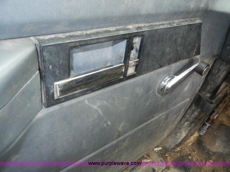 image for item C4265 1996 Chevrolet Kodiak insulation truck