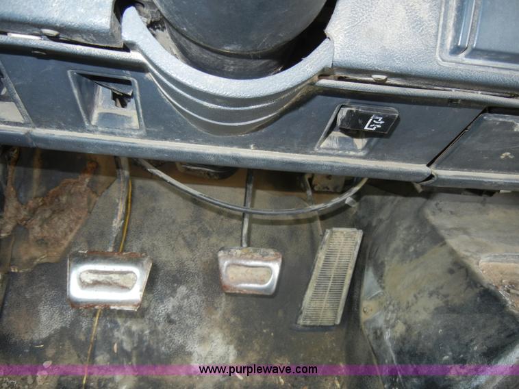 image for item C4265 1996 Chevrolet Kodiak insulation truck