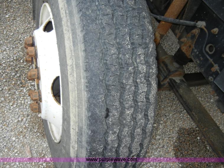 image for item C4265 1996 Chevrolet Kodiak insulation truck