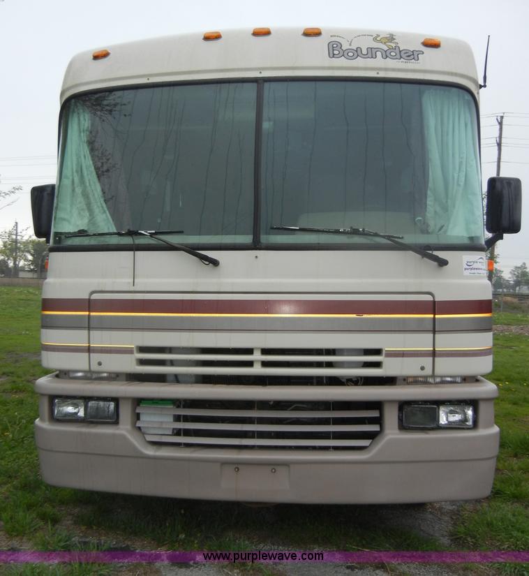 image for item C4291 1993 Chevrolet Fleetwood Bounder RV camper