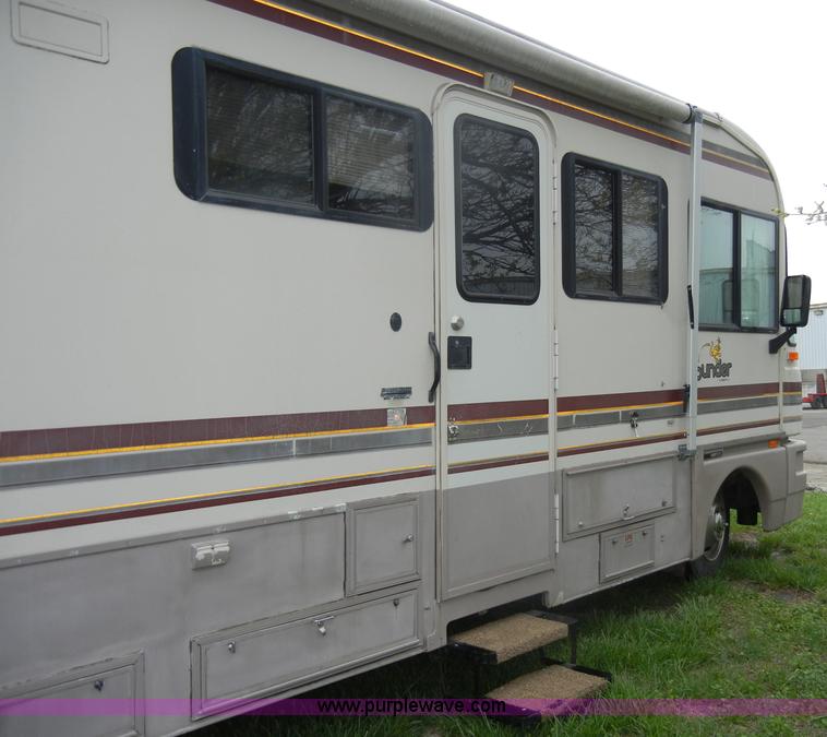 image for item C4291 1993 Chevrolet Fleetwood Bounder RV camper