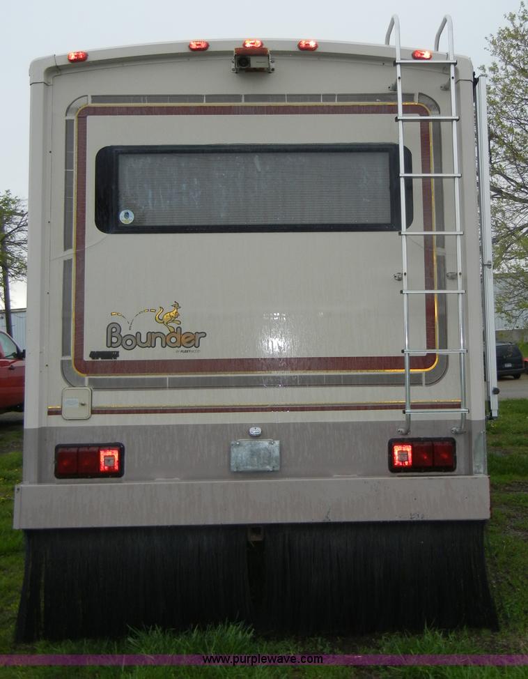 image for item C4291 1993 Chevrolet Fleetwood Bounder RV camper