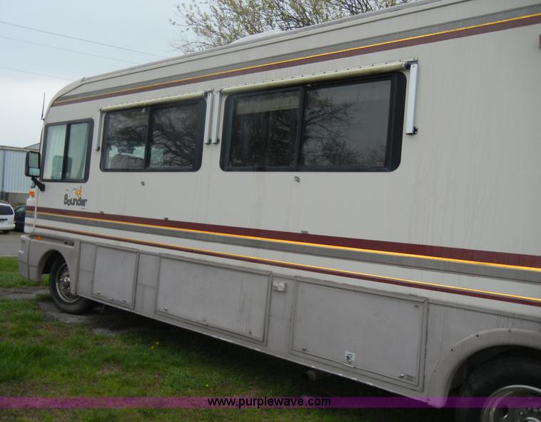 image for item C4291 1993 Chevrolet Fleetwood Bounder RV camper