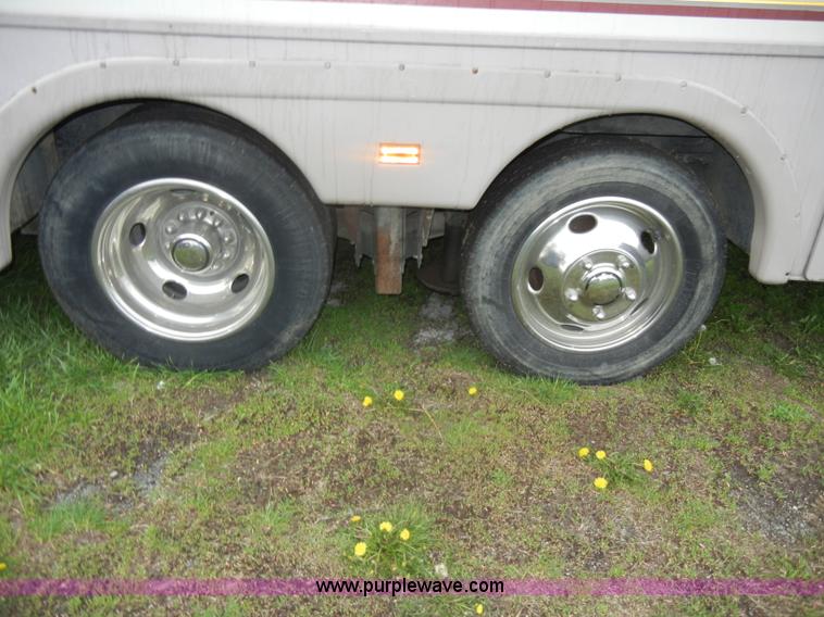 image for item C4291 1993 Chevrolet Fleetwood Bounder RV camper