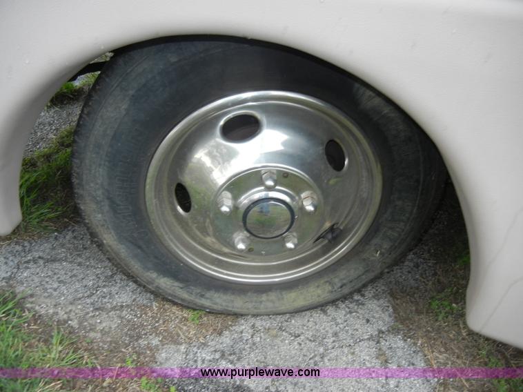 image for item C4291 1993 Chevrolet Fleetwood Bounder RV camper