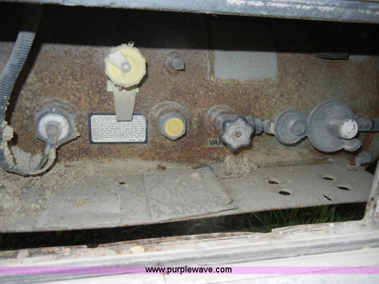 image for item C4291 1993 Chevrolet Fleetwood Bounder RV camper