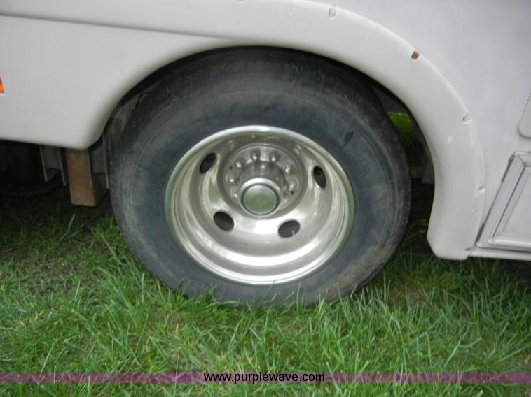 image for item C4291 1993 Chevrolet Fleetwood Bounder RV camper