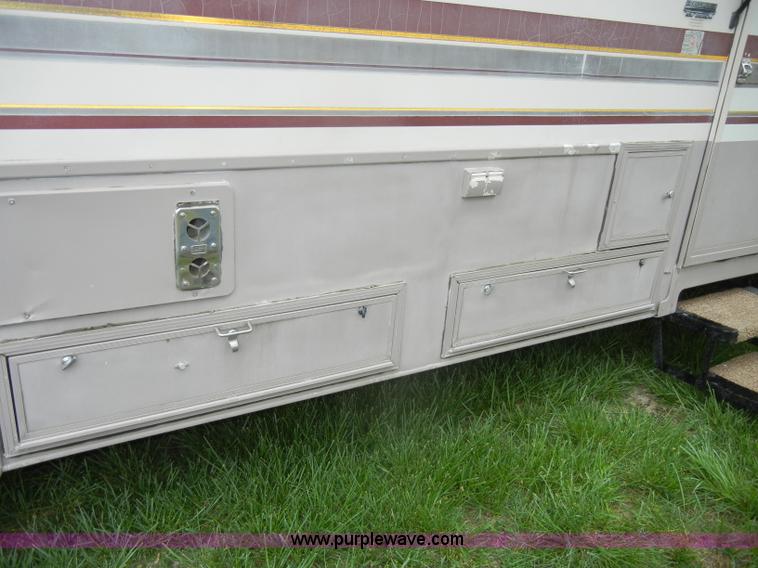 image for item C4291 1993 Chevrolet Fleetwood Bounder RV camper