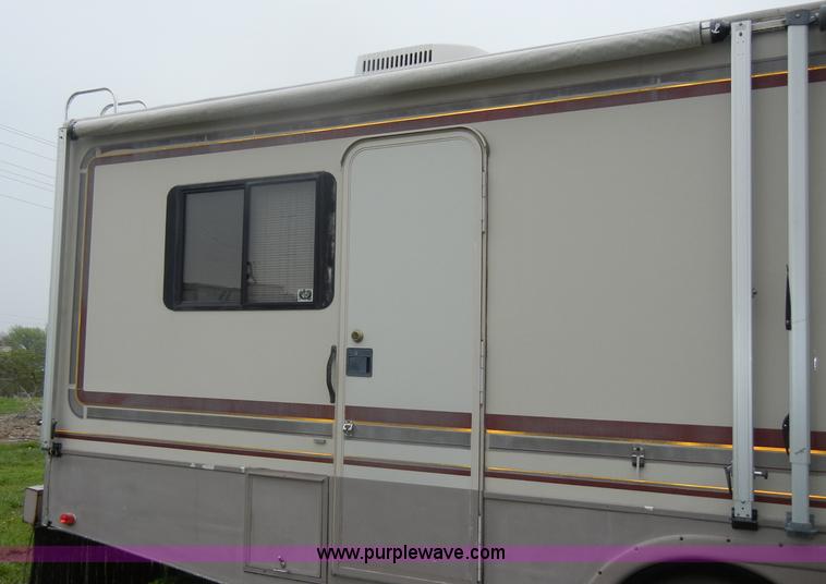 image for item C4291 1993 Chevrolet Fleetwood Bounder RV camper