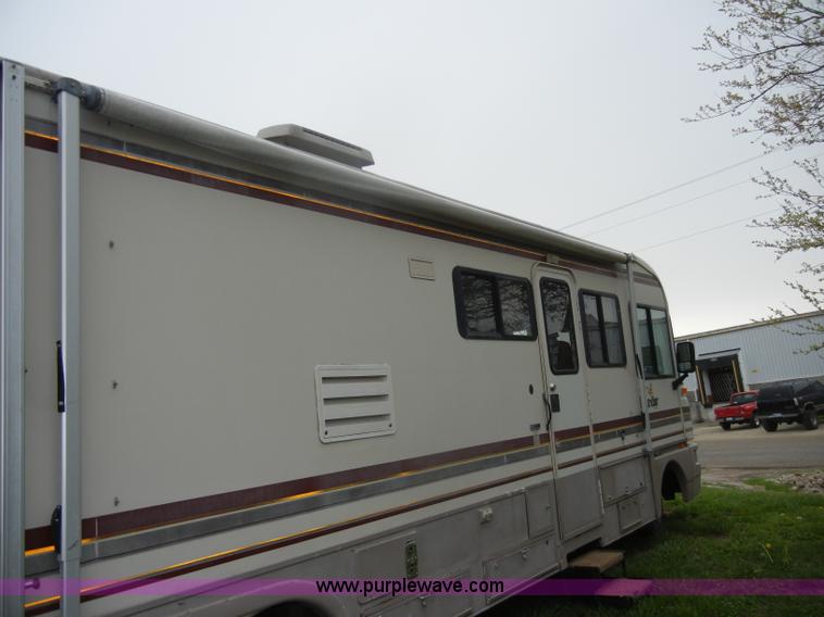 image for item C4291 1993 Chevrolet Fleetwood Bounder RV camper